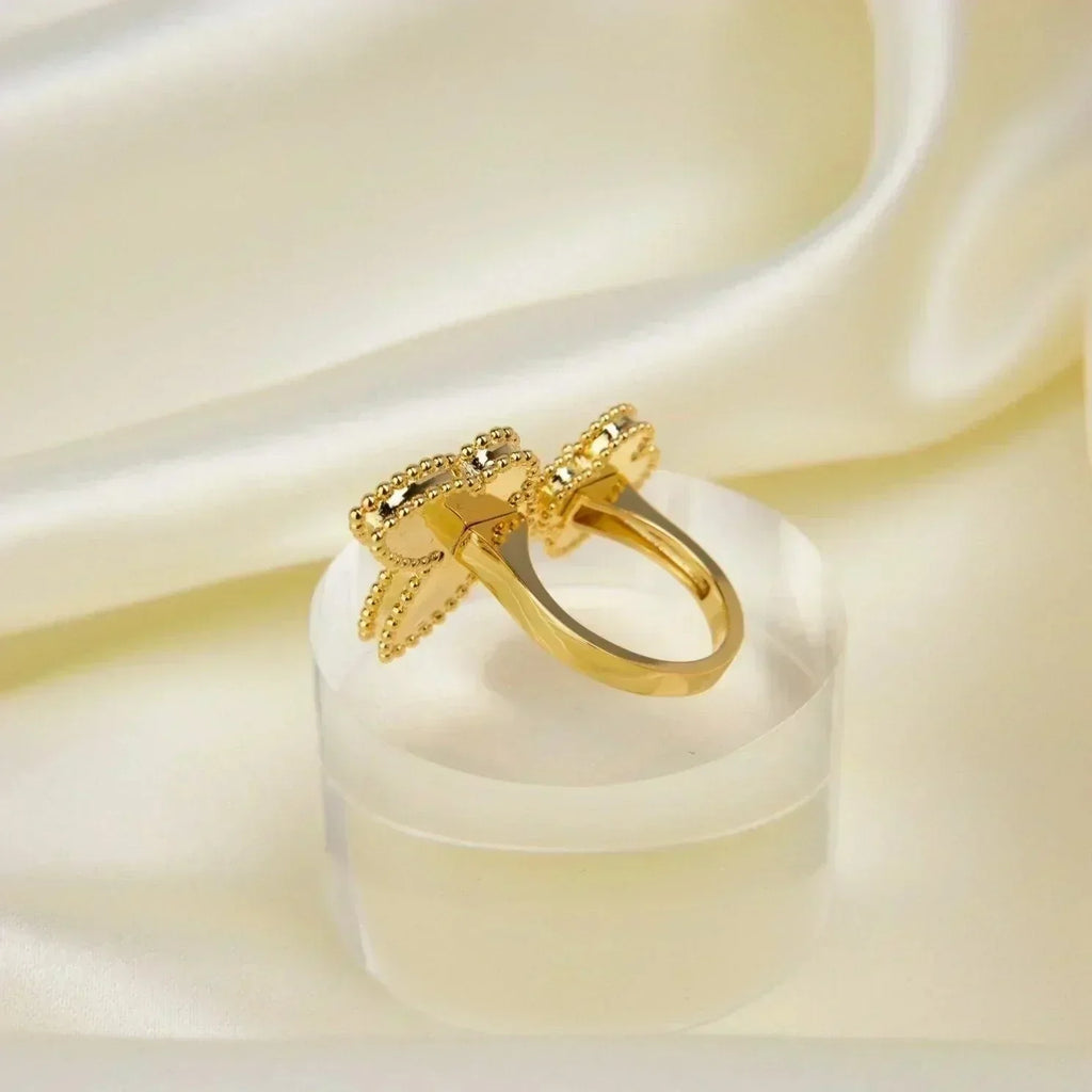 TimiLUCKY BETWEEN THE FINGER RING