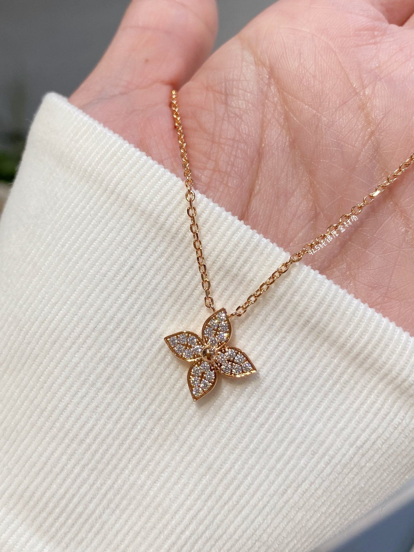 TimiSTAR DIAMOND NECKALCE