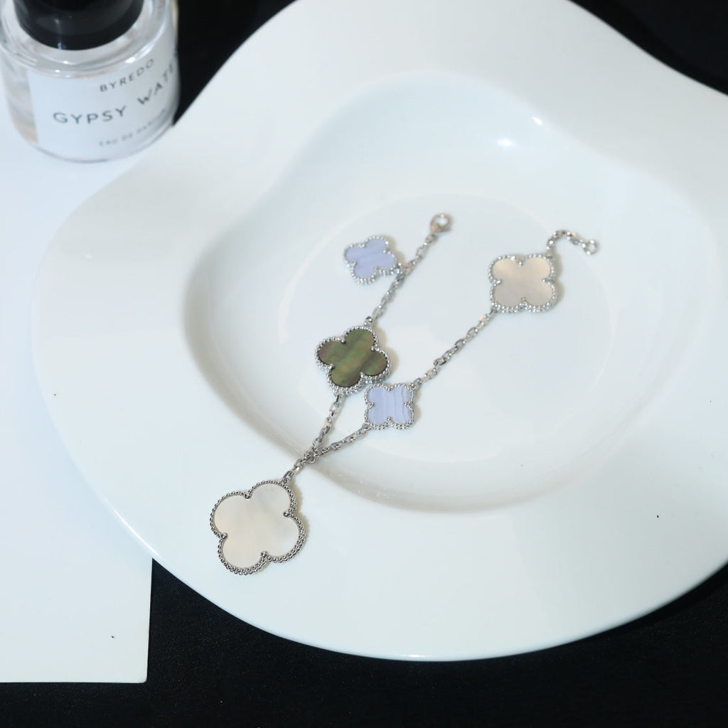 ¡®Timi¡¯CLOVER BRACELET 5 MOTIFS MOP CHALCEDONY SILVER