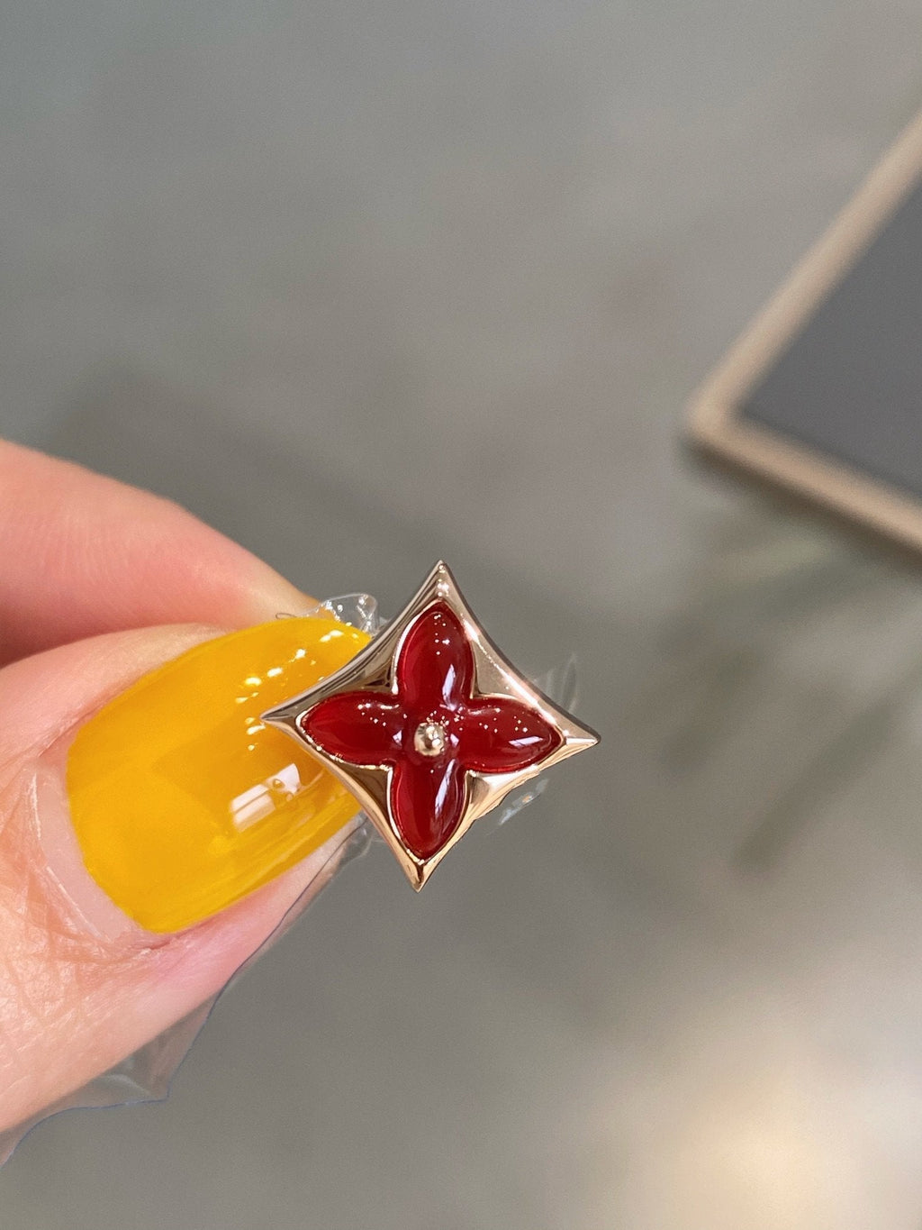 TimiSTAR AND SUN PINK GOLD CARNELIAN STUD EARRINGS