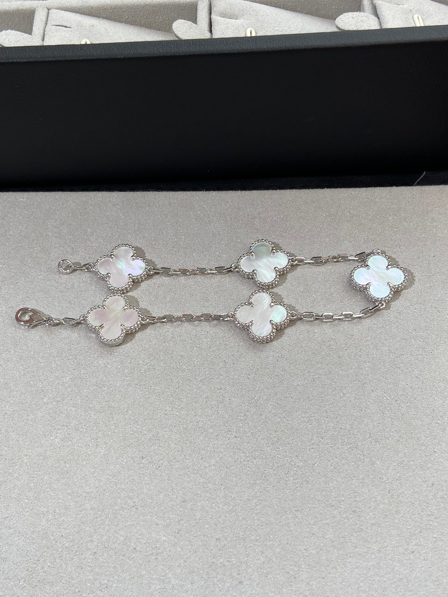 [Timi]New CLOVER WHITE PEARL MOP 5 MOTIF BRACELET COLLECTION