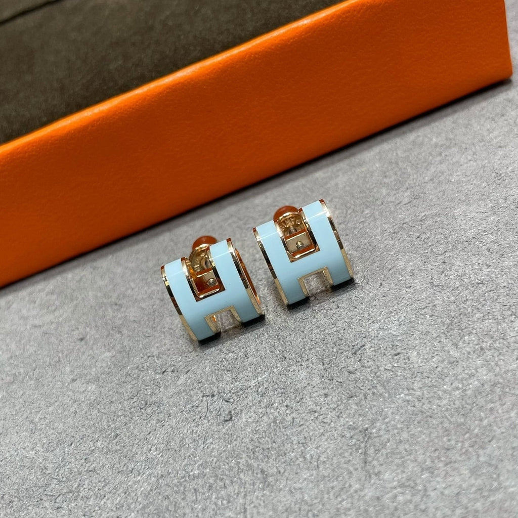 TimiPOP H SKY BLUE STUD EARRINGS