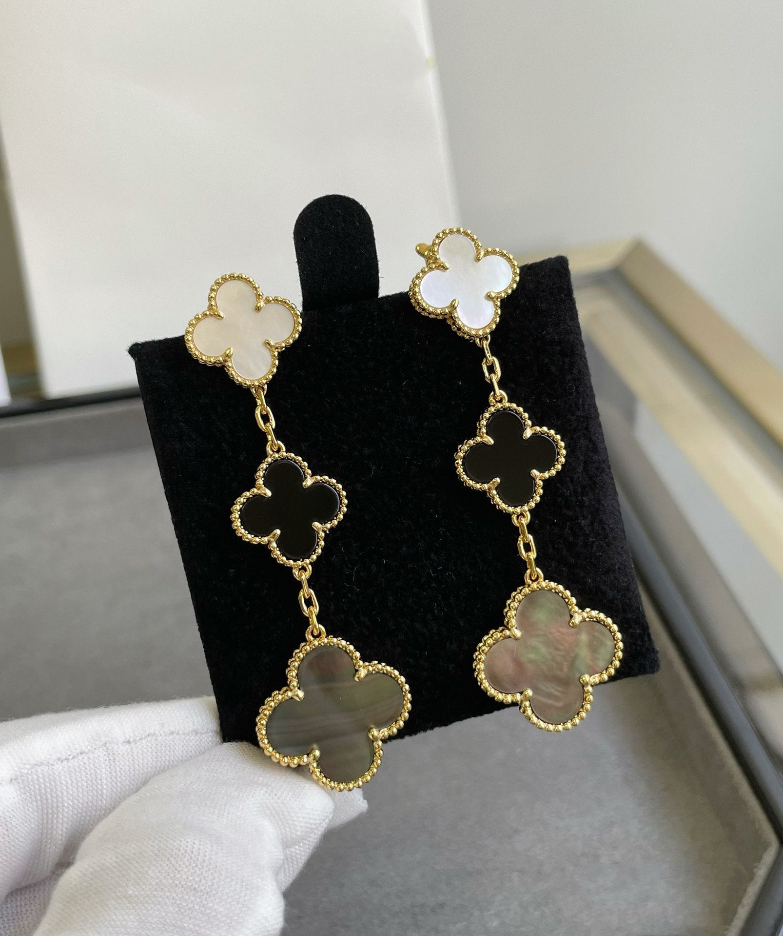 TimiCLOVER 3 MOTIF MOP ONYX DARK MOP PINK GOLD EARRINGS