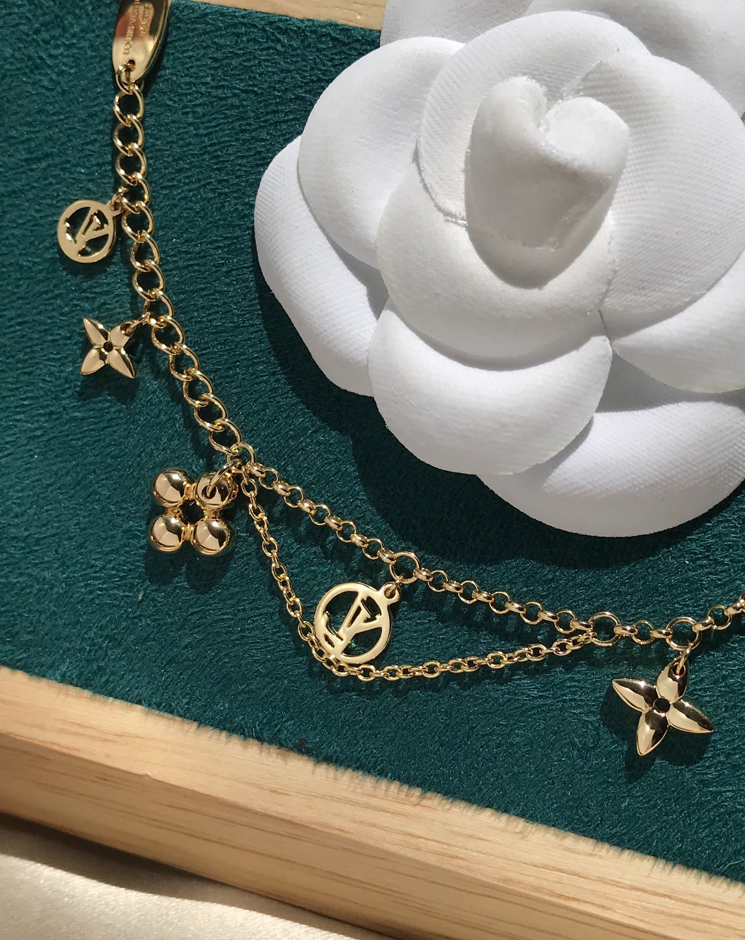 TimiBLOOMING PINK GOLD MOP BRACELET
