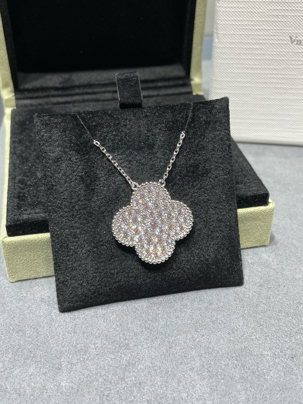 TimiCLOVER 25MM LARGE PENDANT DIAMOND PAVED SILVER NECKLACE