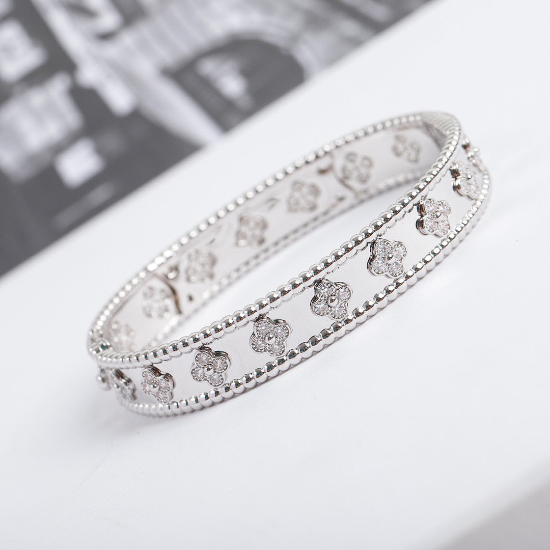 ¡®Timi¡¯CLOVER BRACELET 8MM DIAMONDS