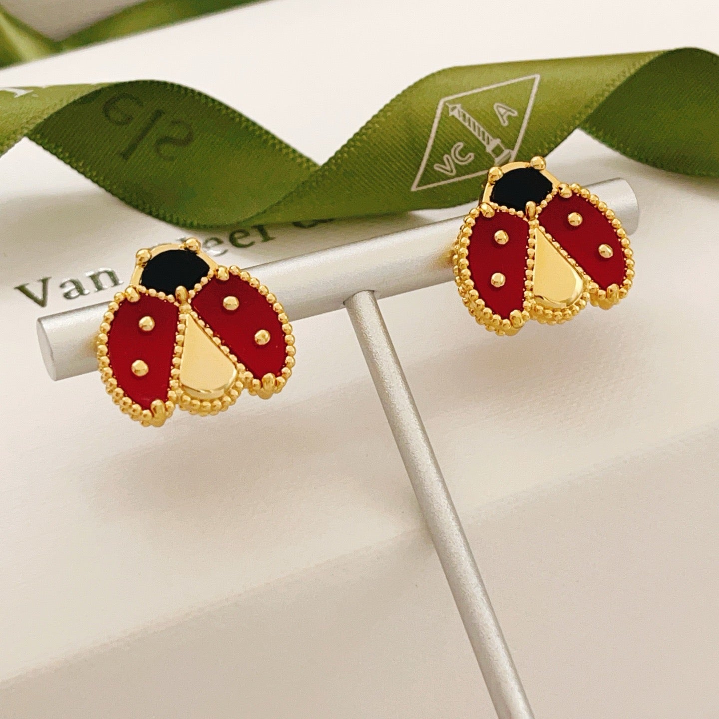 ¡®Timi¡¯LUCKY LADYBUG EARRINGS