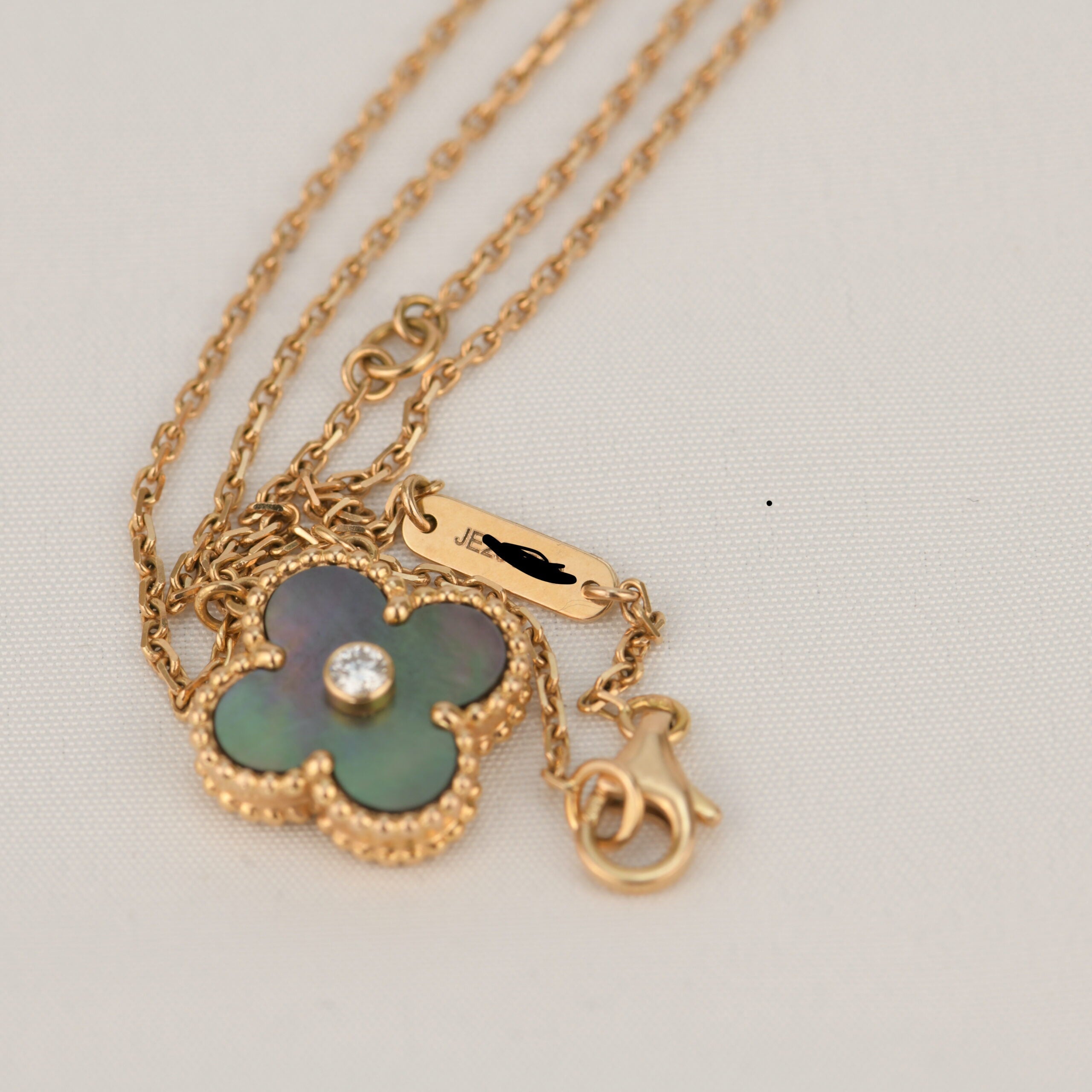 TimiCLOVER 15MM DIAMOND AND MOTHER-OF-GREY NECKLACE