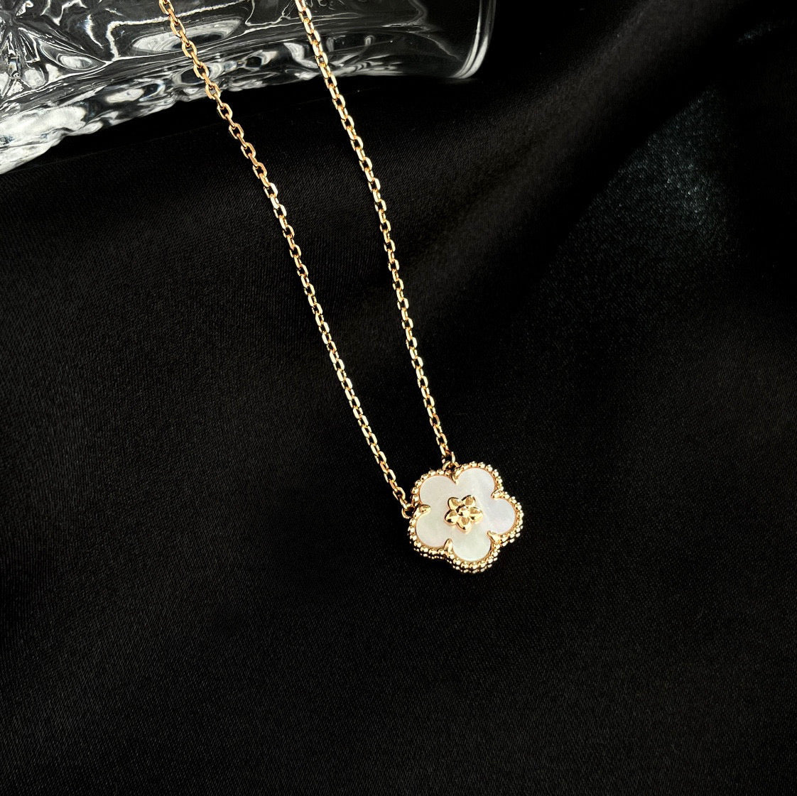 TimiLUCKY  WHITE MOP  PLUM BLOSSOM NECKLACE
