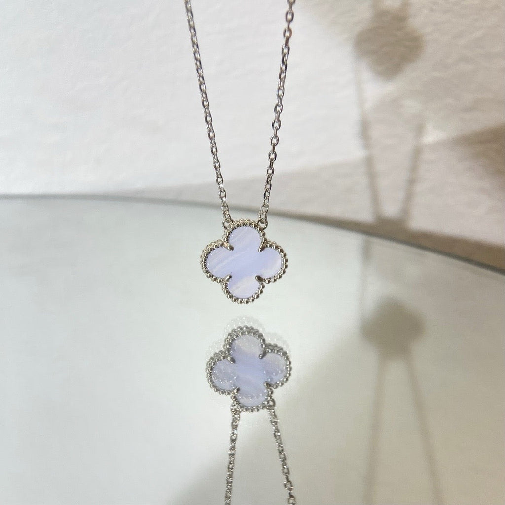 TimiCLOVER 15MM BLUE CHALCEDONY NECKLACE SILVER