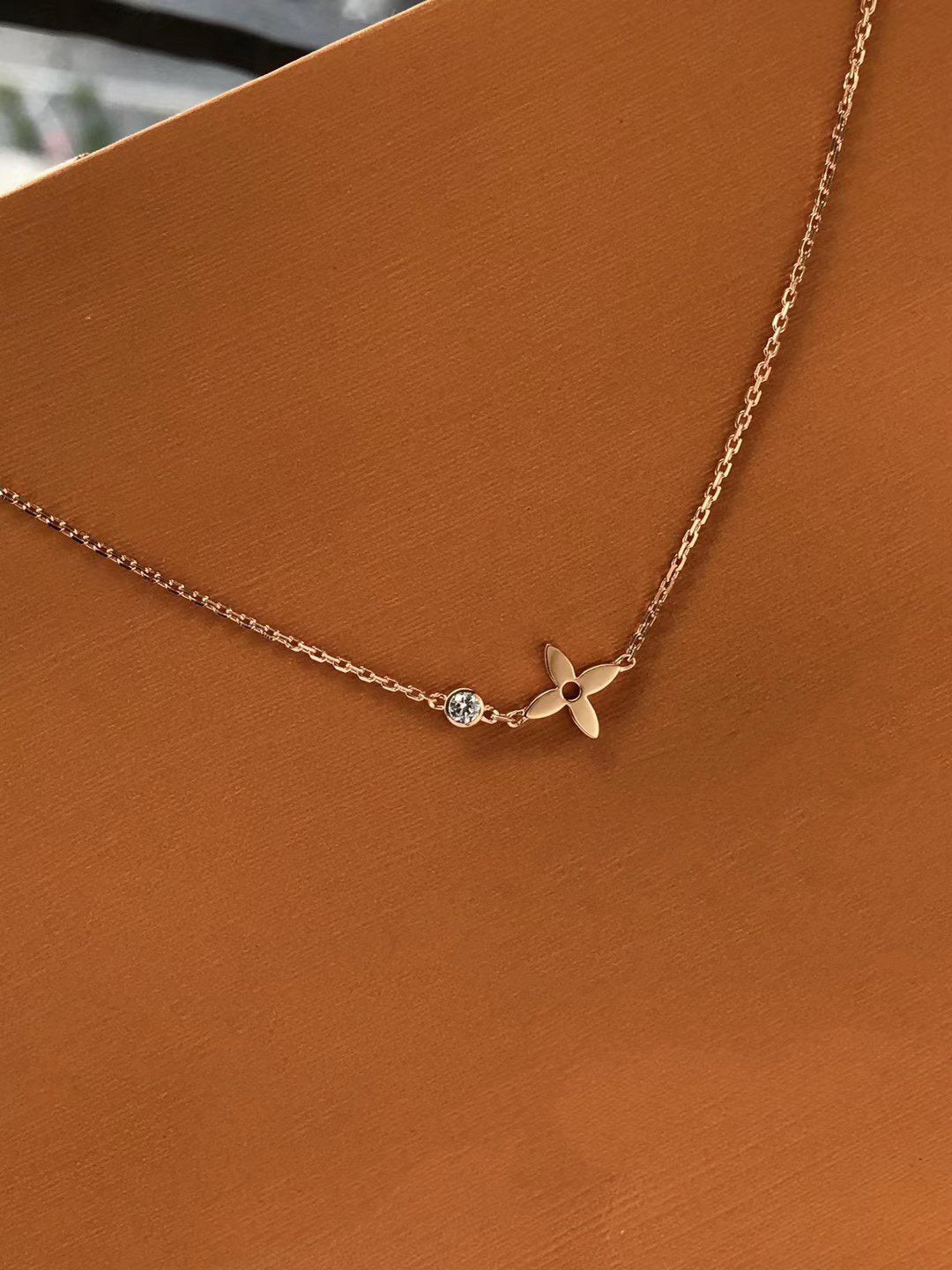 TimiBLOSSOM PENDANT PINK GOLD AND DIAMOND