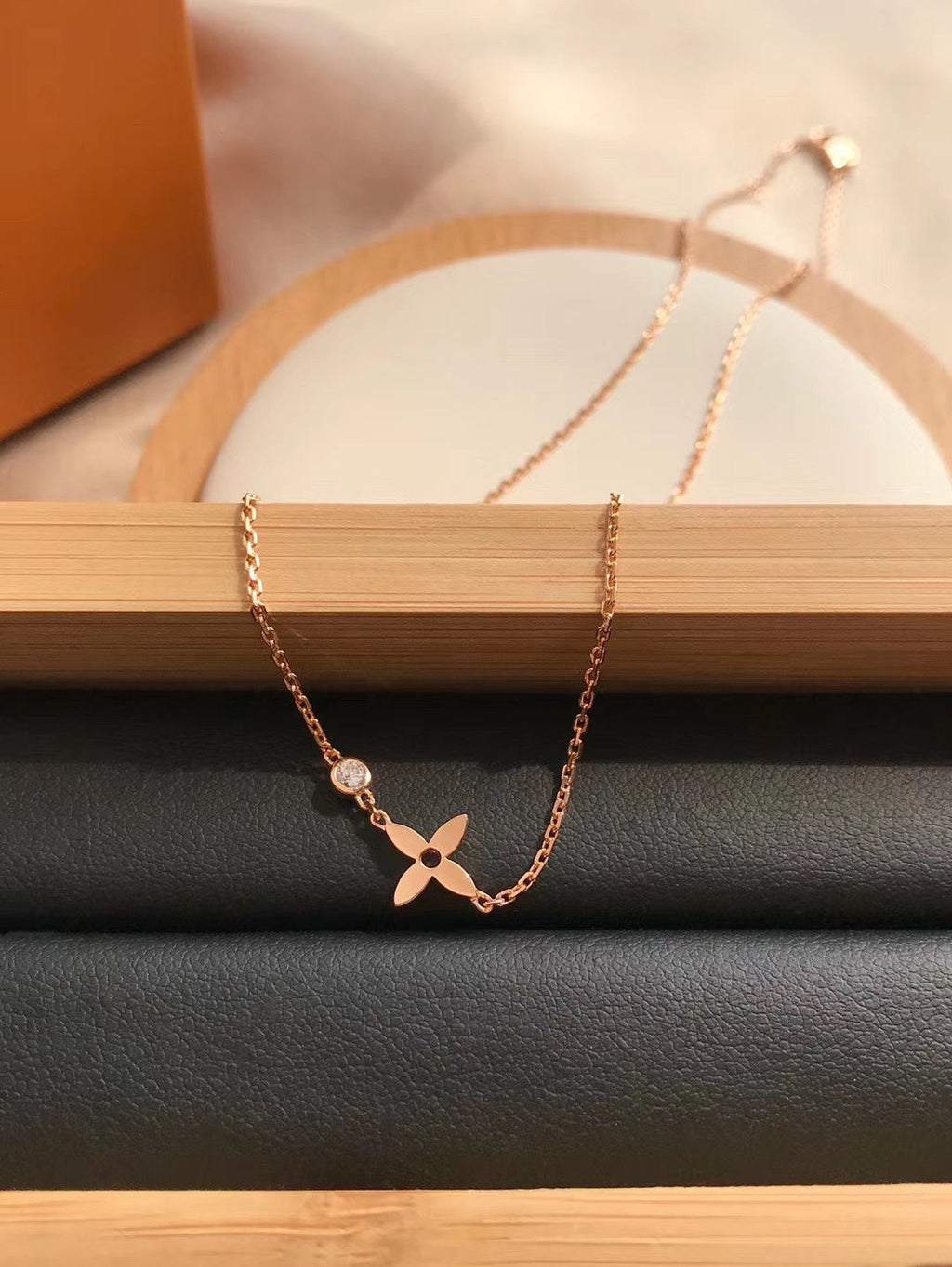 TimiBLOSSOM PENDANT PINK GOLD AND DIAMOND