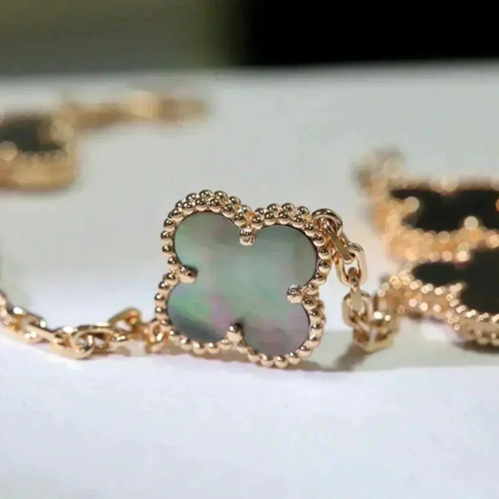 [Timi]New  CLOVER 5 MOTIF GRAY MOP BRACELET COLLECTION